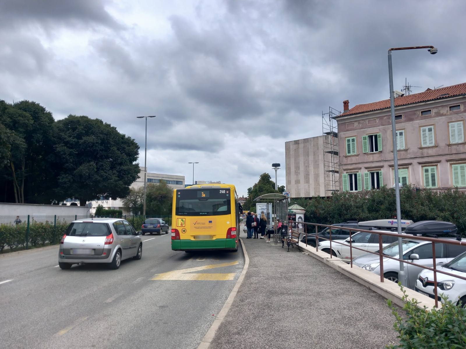 MODERNI JAVNI PRIJEVOZ U PULI U planu su novi električni autobusi, a u stvarnom ćete vremenu znati kada dolaze